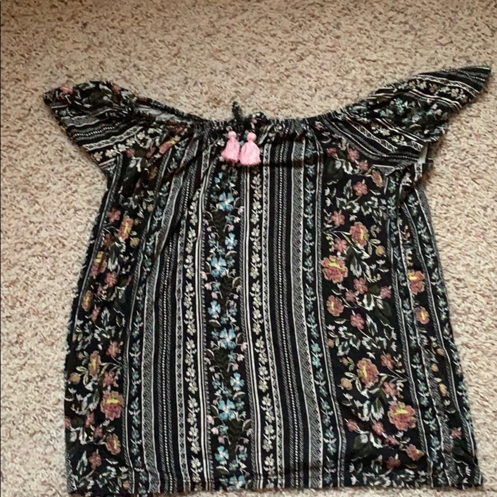 I’m selling a pattered off the shoulder top